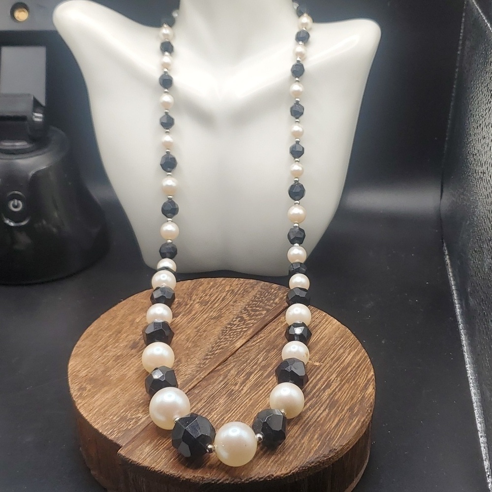N3036 black andβ white ice beaded facet fifth Avenue necklace